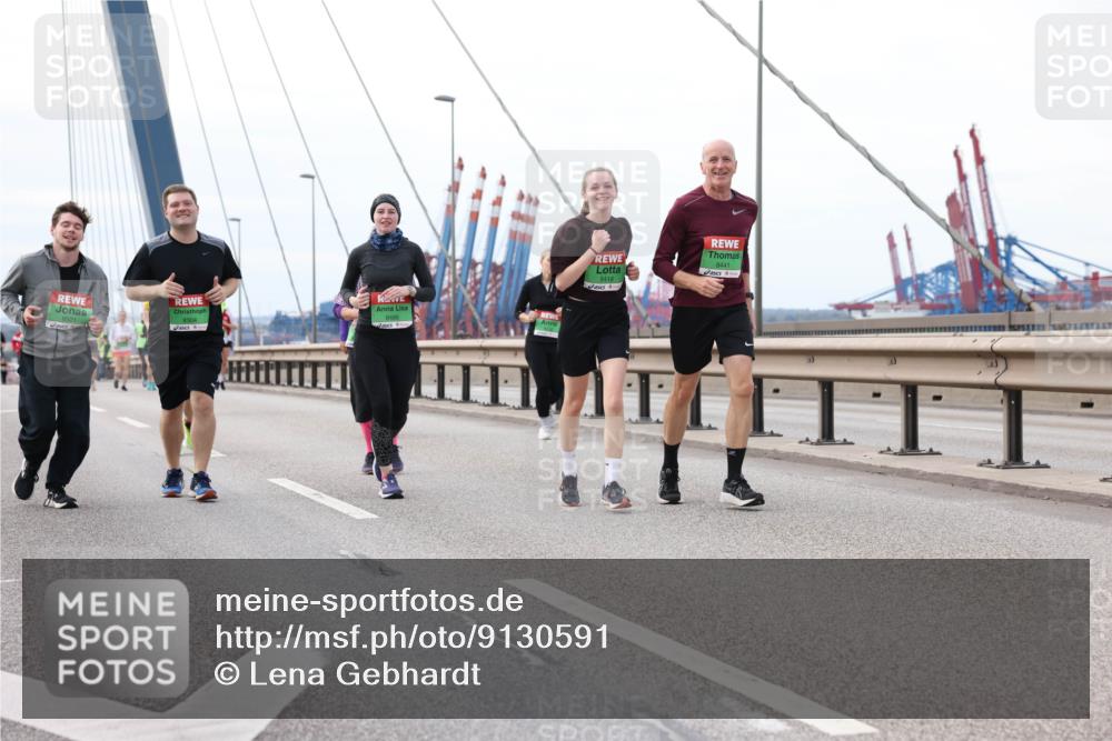 03.10.2025 - Köhlbrandbrückenlauf Lena Gebhardt http://msf.ph/oto/9130591 03.10.2025 16:06:20 Position 2 8304, 8486, 8416, 8441 meine-sportfotos.de