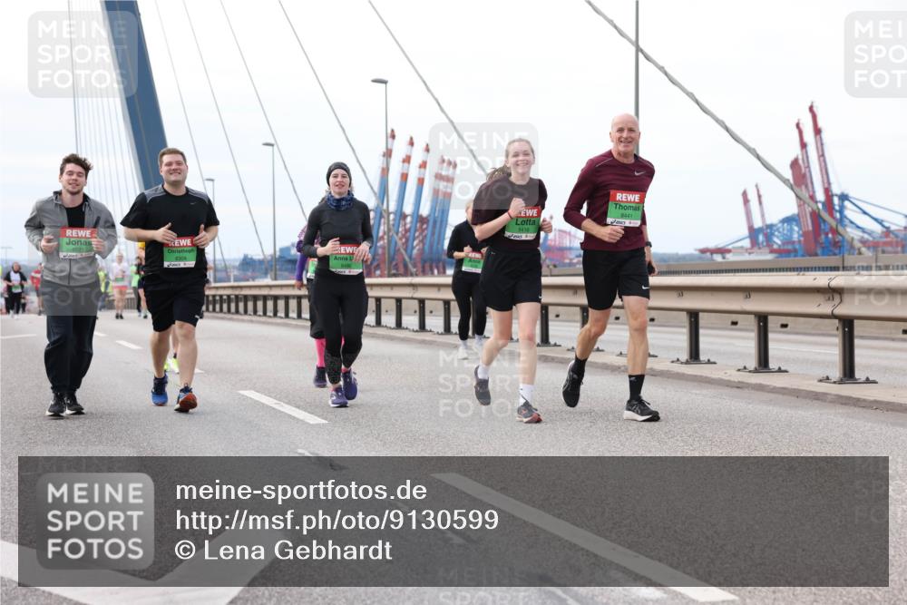 03.10.2025 - Köhlbrandbrückenlauf Lena Gebhardt http://msf.ph/oto/9130599 03.10.2025 16:06:20 Position 2 8304, 8416, 8441 meine-sportfotos.de