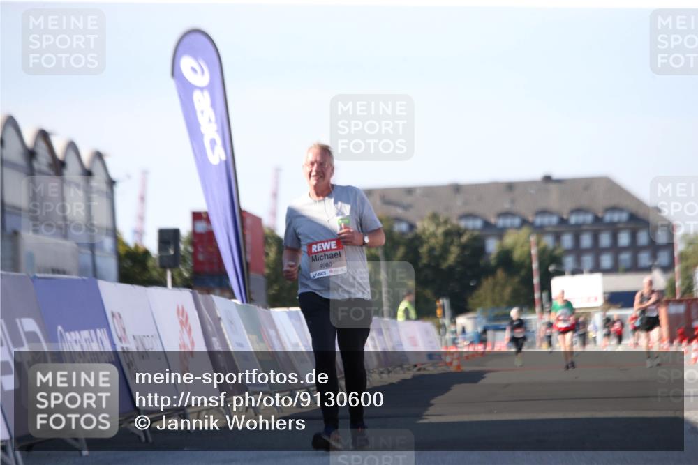 03.10.2025 - Köhlbrandbrückenlauf Jannik Wohlers http://msf.ph/oto/9130600 03.10.2025 13:47:46 Ziel 4980 meine-sportfotos.de