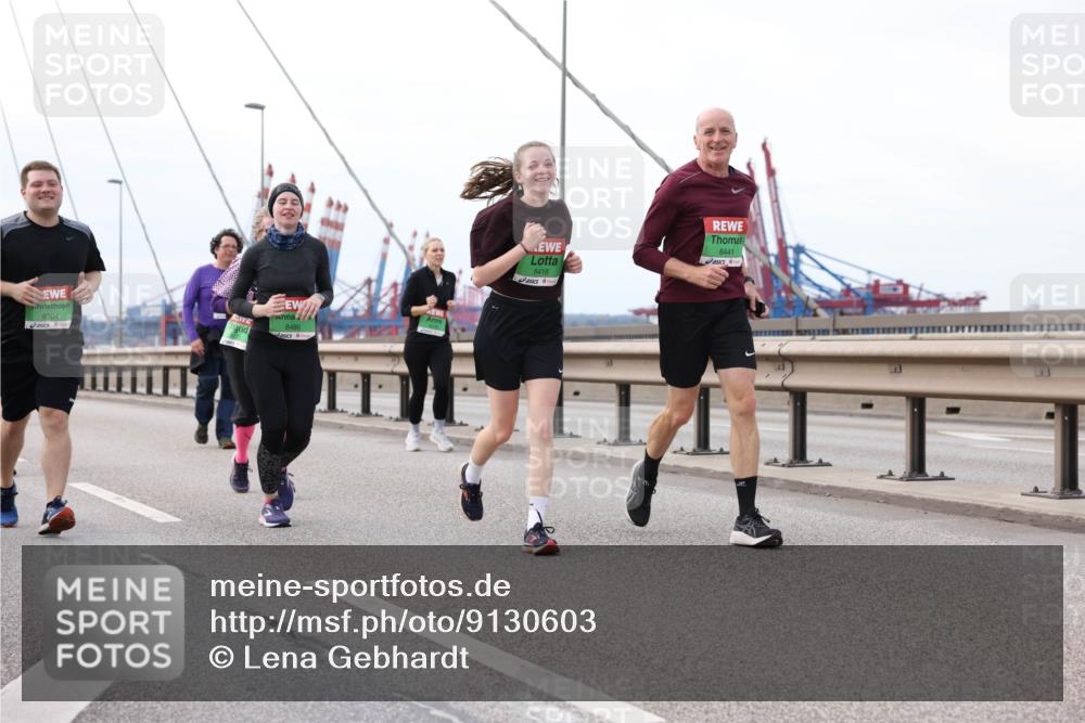 03.10.2025 - Köhlbrandbrückenlauf Lena Gebhardt http://msf.ph/oto/9130603 03.10.2025 16:06:20 Position 2 8304, 8486, 8416, 8441 meine-sportfotos.de