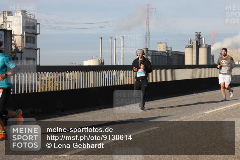 03.10.2025 - Köhlbrandbrückenlauf Lena Gebhardt http://msf.ph/oto/9130614 03.10.2025 09:49:37 Position 2  meine-sportfotos.de