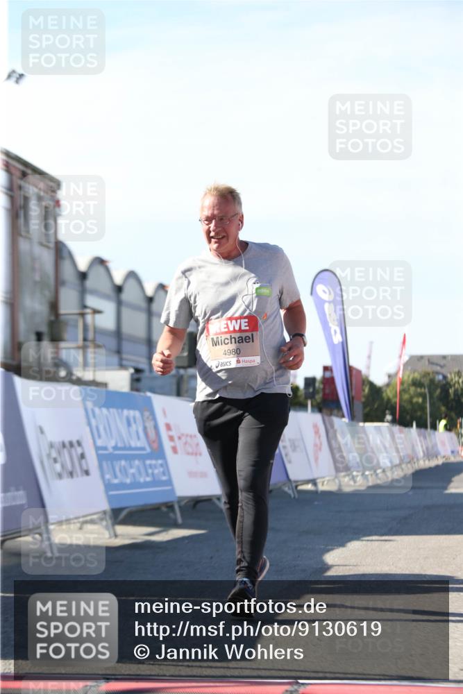 03.10.2025 - Köhlbrandbrückenlauf Jannik Wohlers http://msf.ph/oto/9130619 03.10.2025 13:47:51 Ziel 4980 meine-sportfotos.de