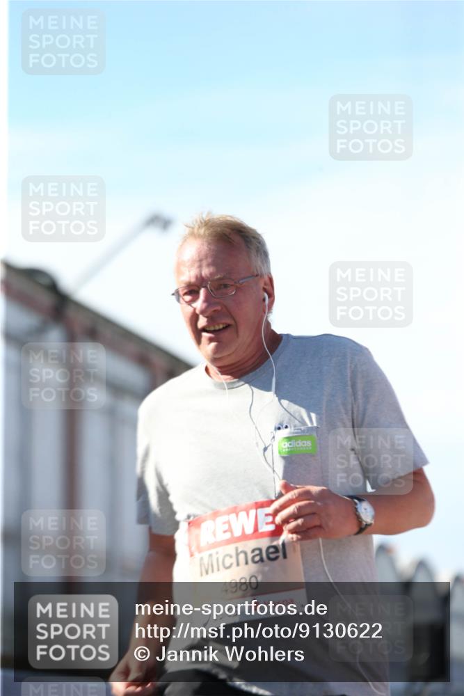 03.10.2025 - Köhlbrandbrückenlauf Jannik Wohlers http://msf.ph/oto/9130622 03.10.2025 13:47:52 Ziel 4980 meine-sportfotos.de