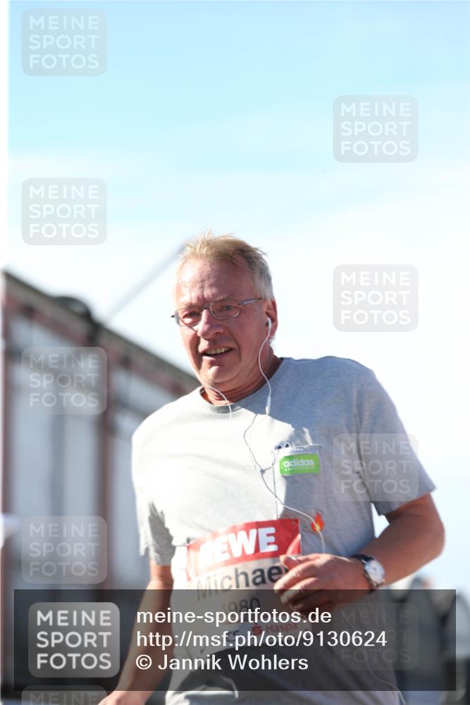 03.10.2025 - Köhlbrandbrückenlauf Jannik Wohlers http://msf.ph/oto/9130624 03.10.2025 13:47:53 Ziel 4980 meine-sportfotos.de