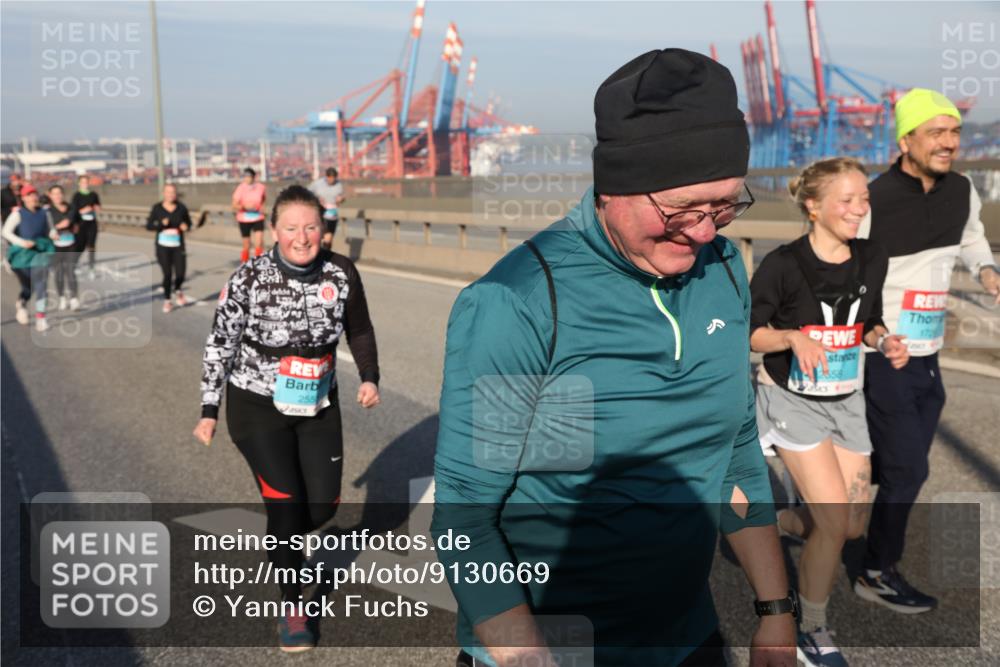 03.10.2025 - Köhlbrandbrückenlauf Yannick Fuchs http://msf.ph/oto/9130669 03.10.2025 09:03:03 Position 2 255, 2558, 1729 meine-sportfotos.de