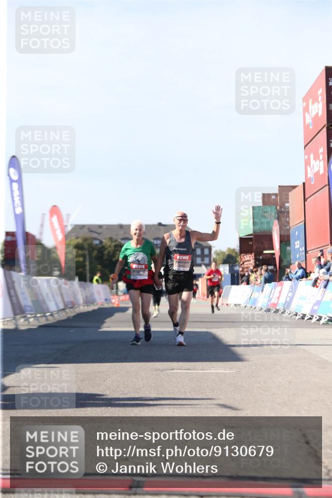 03.10.2025 - Köhlbrandbrückenlauf Jannik Wohlers http://msf.ph/oto/9130679 03.10.2025 13:48:07 Ziel 6164, 6165 meine-sportfotos.de