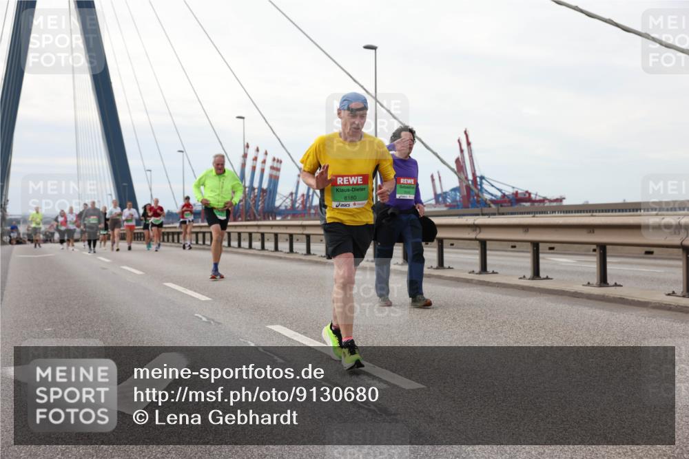 03.10.2025 - Köhlbrandbrückenlauf Lena Gebhardt http://msf.ph/oto/9130680 03.10.2025 16:06:25 Position 2 9342, 8180 meine-sportfotos.de