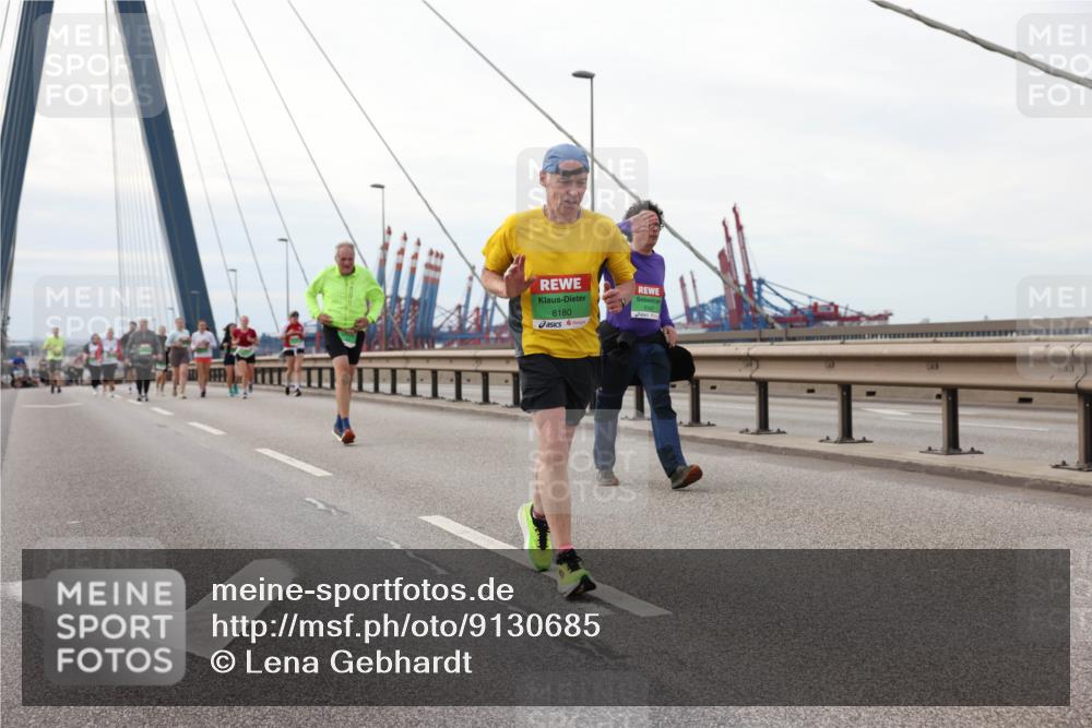 03.10.2025 - Köhlbrandbrückenlauf Lena Gebhardt http://msf.ph/oto/9130685 03.10.2025 16:06:25 Position 2 8180 meine-sportfotos.de