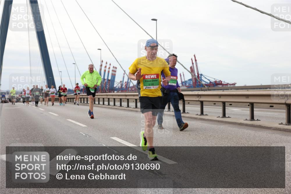 03.10.2025 - Köhlbrandbrückenlauf Lena Gebhardt http://msf.ph/oto/9130690 03.10.2025 16:06:25 Position 2 8180, 9342 meine-sportfotos.de