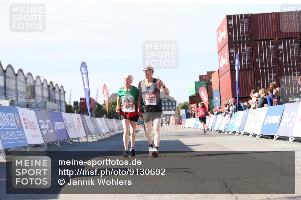 03.10.2025 - Köhlbrandbrückenlauf Jannik Wohlers http://msf.ph/oto/9130692 03.10.2025 13:48:10 Ziel 6164, 6165 meine-sportfotos.de