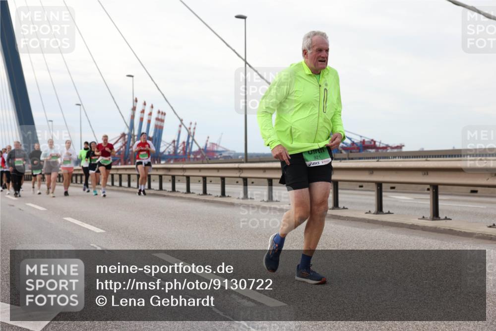 03.10.2025 - Köhlbrandbrückenlauf Lena Gebhardt http://msf.ph/oto/9130722 03.10.2025 16:06:29 Position 2 921 meine-sportfotos.de