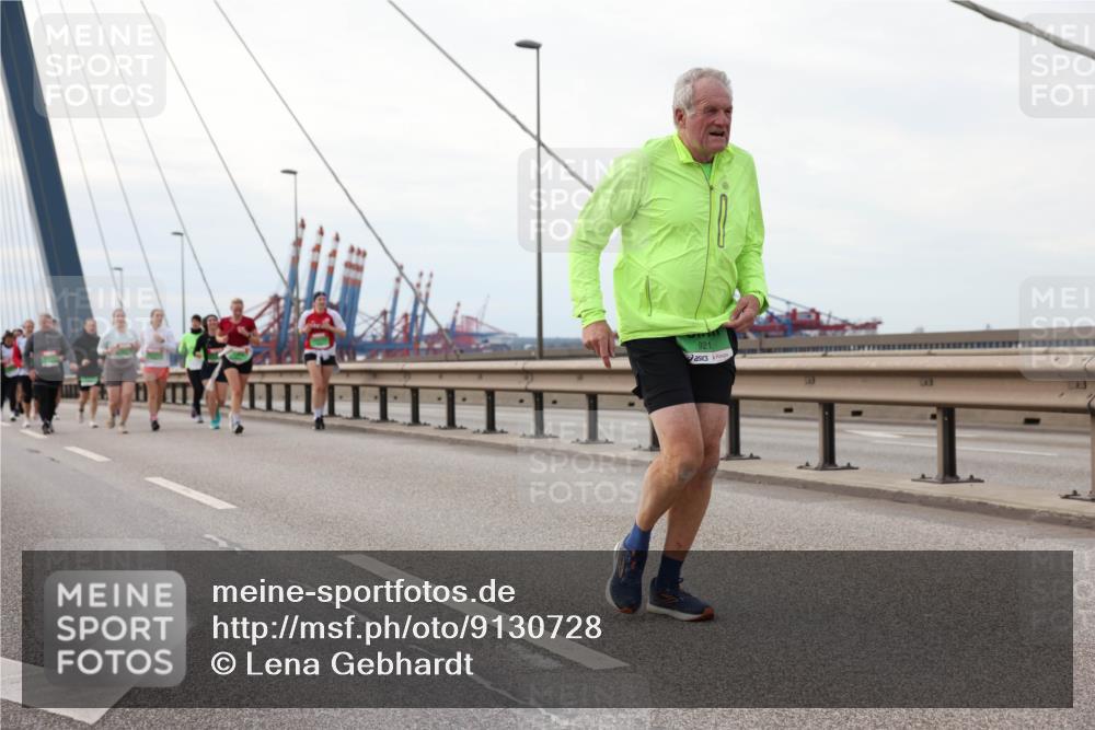 03.10.2025 - Köhlbrandbrückenlauf Lena Gebhardt http://msf.ph/oto/9130728 03.10.2025 16:06:29 Position 2 921 meine-sportfotos.de