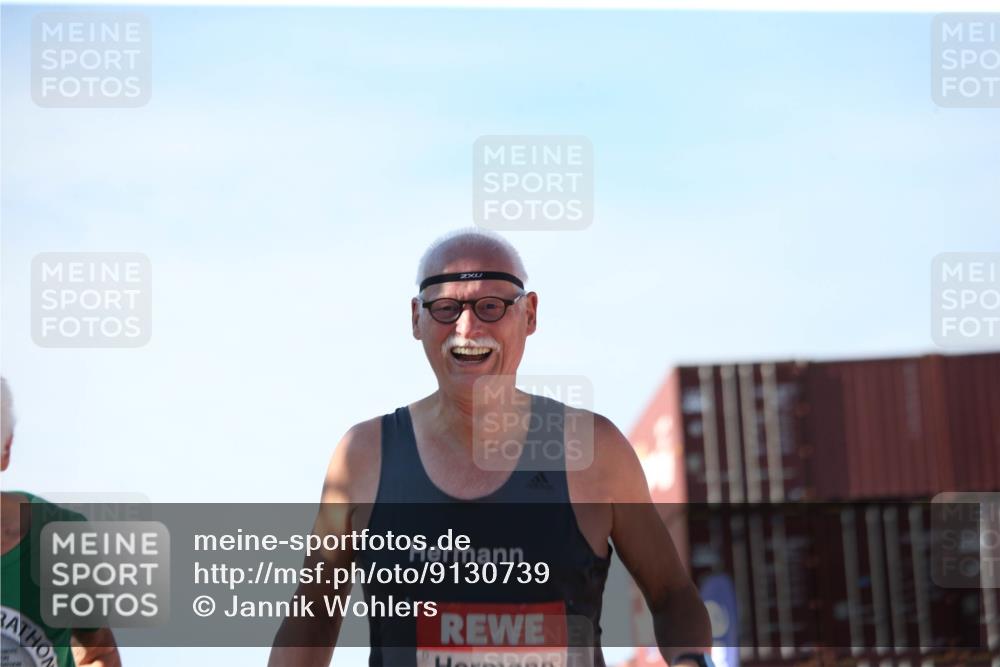03.10.2025 - Köhlbrandbrückenlauf Jannik Wohlers http://msf.ph/oto/9130739 03.10.2025 13:48:13 Ziel 5735, 6164, 6165 meine-sportfotos.de