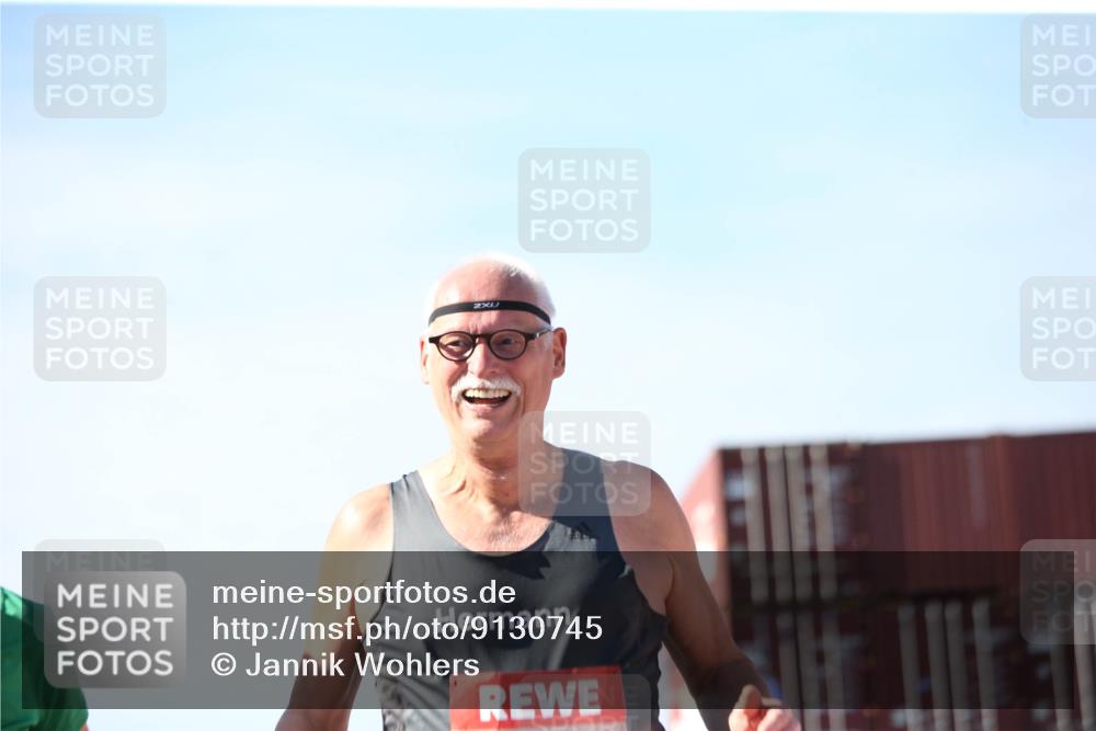 03.10.2025 - Köhlbrandbrückenlauf Jannik Wohlers http://msf.ph/oto/9130745 03.10.2025 13:48:14 Ziel 4824, 5735, 6164, 6165 meine-sportfotos.de