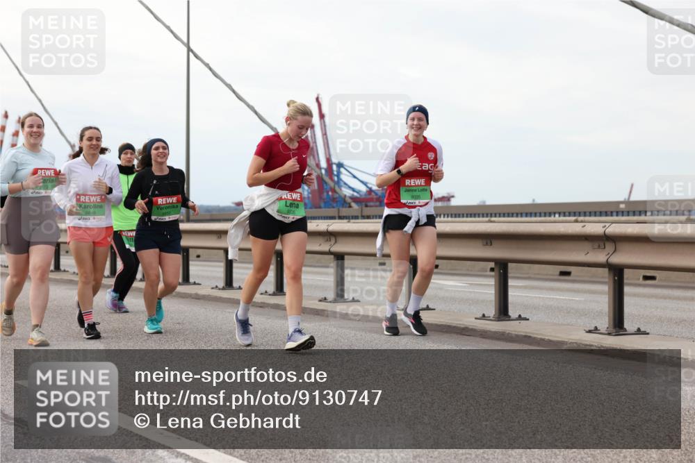 03.10.2025 - Köhlbrandbrückenlauf Lena Gebhardt http://msf.ph/oto/9130747 03.10.2025 16:06:35 Position 2 8573, 8849, 9335, 9336 meine-sportfotos.de