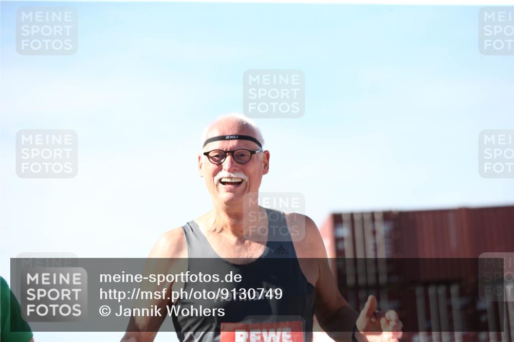 03.10.2025 - Köhlbrandbrückenlauf Jannik Wohlers http://msf.ph/oto/9130749 03.10.2025 13:48:14 Ziel 4824, 5735, 6164, 6165 meine-sportfotos.de