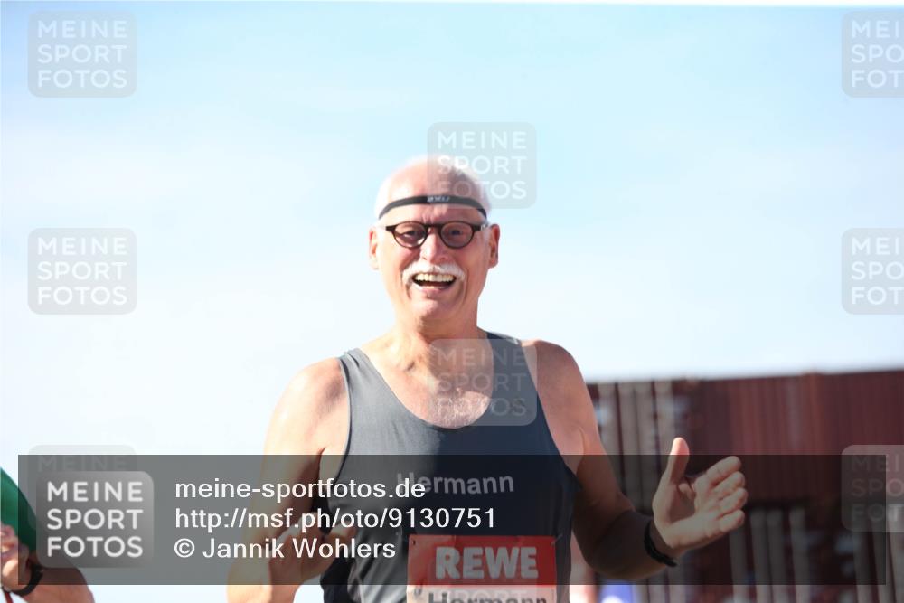 03.10.2025 - Köhlbrandbrückenlauf Jannik Wohlers http://msf.ph/oto/9130751 03.10.2025 13:48:14 Ziel 4824, 5735, 6164, 6165 meine-sportfotos.de