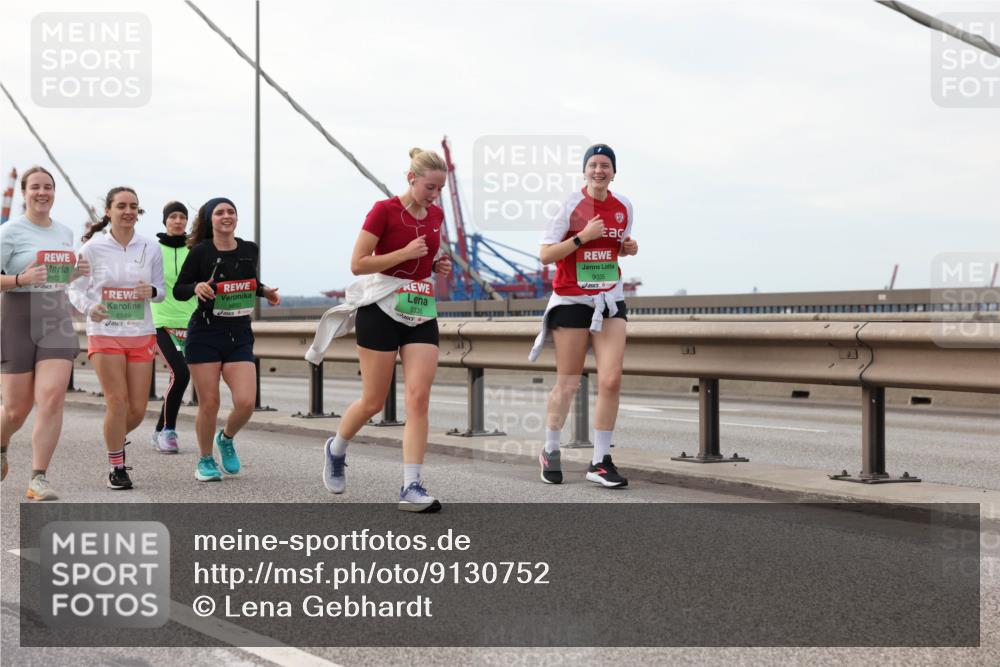 03.10.2025 - Köhlbrandbrückenlauf Lena Gebhardt http://msf.ph/oto/9130752 03.10.2025 16:06:35 Position 2 8573, 8849, 8850, 9336, 9335 meine-sportfotos.de
