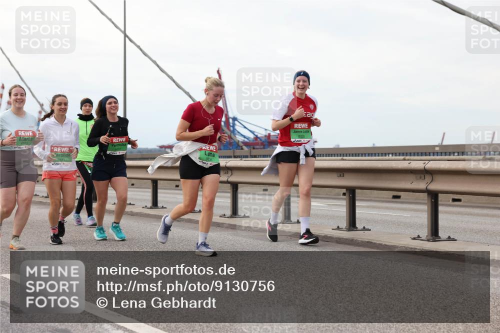 03.10.2025 - Köhlbrandbrückenlauf Lena Gebhardt http://msf.ph/oto/9130756 03.10.2025 16:06:36 Position 2 8849, 9336, 9335 meine-sportfotos.de