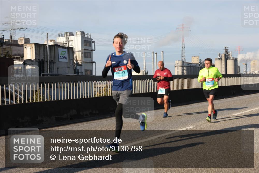 03.10.2025 - Köhlbrandbrückenlauf Lena Gebhardt http://msf.ph/oto/9130758 03.10.2025 09:49:40 Position 2 3379 meine-sportfotos.de