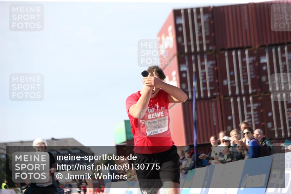03.10.2025 - Köhlbrandbrückenlauf Jannik Wohlers http://msf.ph/oto/9130775 03.10.2025 13:48:16 Ziel 4824, 5735, 6164, 6165 meine-sportfotos.de