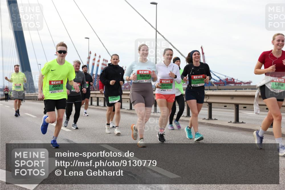 03.10.2025 - Köhlbrandbrückenlauf Lena Gebhardt http://msf.ph/oto/9130779 03.10.2025 16:06:37 Position 2 9083, 8391, 8573, 8849, 8850, 9336 meine-sportfotos.de