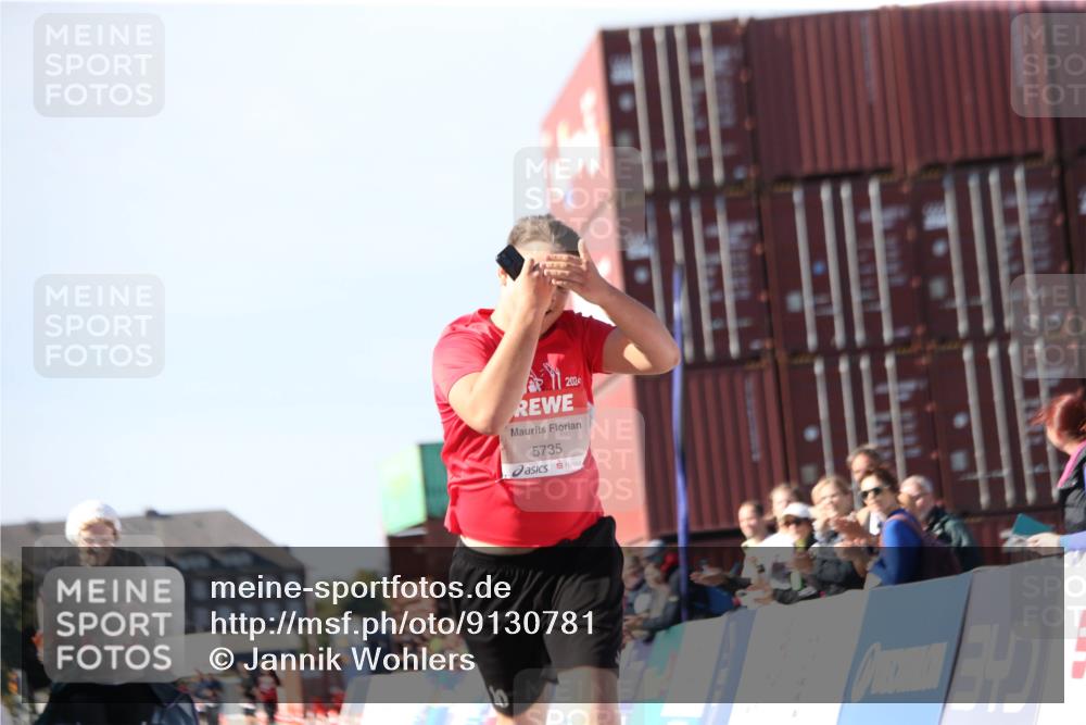 03.10.2025 - Köhlbrandbrückenlauf Jannik Wohlers http://msf.ph/oto/9130781 03.10.2025 13:48:16 Ziel 4824, 5735, 6164, 6165 meine-sportfotos.de