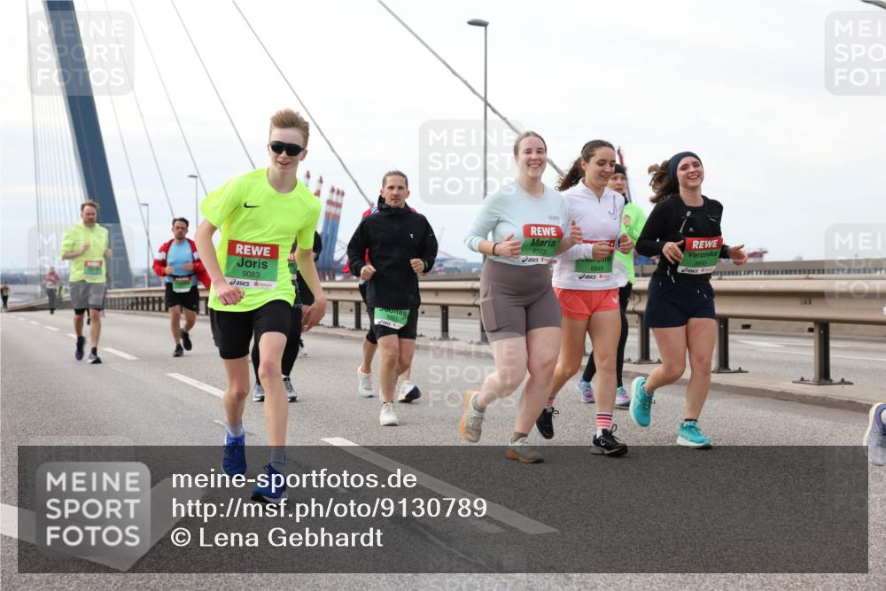 03.10.2025 - Köhlbrandbrückenlauf Lena Gebhardt http://msf.ph/oto/9130789 03.10.2025 16:06:37 Position 2 9083, 8391, 8573, 8849, 8850 meine-sportfotos.de