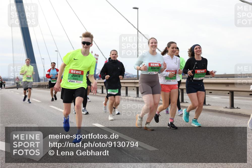 03.10.2025 - Köhlbrandbrückenlauf Lena Gebhardt http://msf.ph/oto/9130794 03.10.2025 16:06:37 Position 2 9083, 8391, 8573, 8849 meine-sportfotos.de
