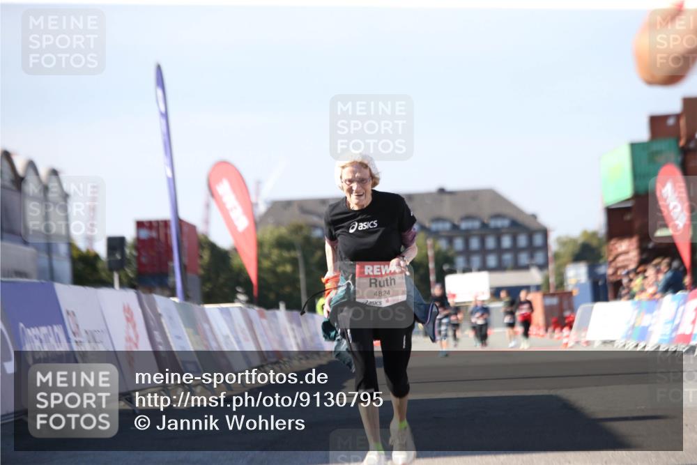 03.10.2025 - Köhlbrandbrückenlauf Jannik Wohlers http://msf.ph/oto/9130795 03.10.2025 13:48:18 Ziel 4824, 5735, 6164, 6165 meine-sportfotos.de