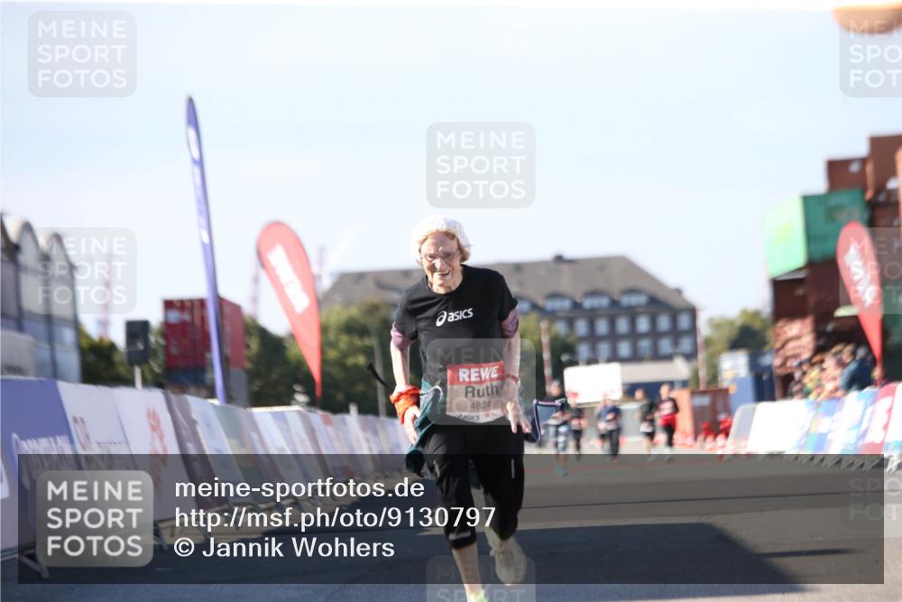 03.10.2025 - Köhlbrandbrückenlauf Jannik Wohlers http://msf.ph/oto/9130797 03.10.2025 13:48:18 Ziel 4824, 5735, 6164, 6165 meine-sportfotos.de