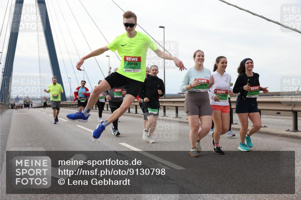 03.10.2025 - Köhlbrandbrückenlauf Lena Gebhardt http://msf.ph/oto/9130798 03.10.2025 16:06:38 Position 2 9083, 8573, 849 meine-sportfotos.de