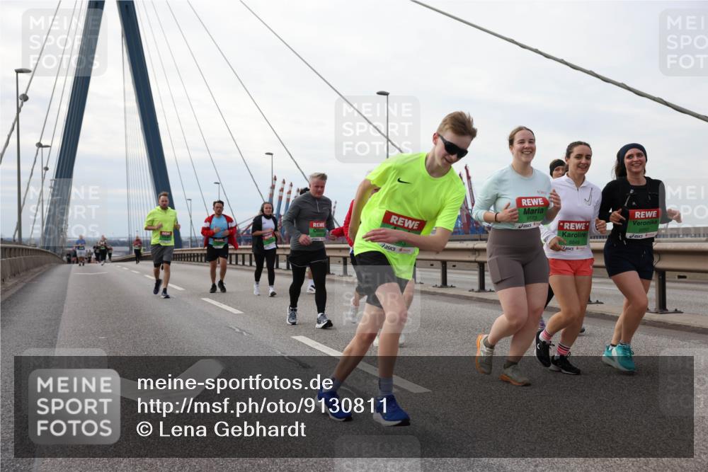 03.10.2025 - Köhlbrandbrückenlauf Lena Gebhardt http://msf.ph/oto/9130811 03.10.2025 16:06:38 Position 2 8573, 8849, 8850 meine-sportfotos.de