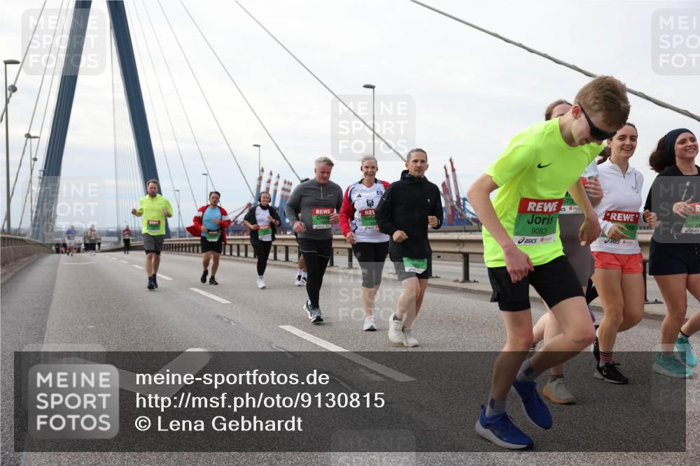 03.10.2025 - Köhlbrandbrückenlauf Lena Gebhardt http://msf.ph/oto/9130815 03.10.2025 16:06:38 Position 2 9083 meine-sportfotos.de