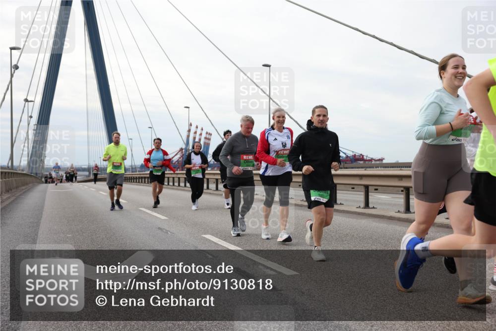 03.10.2025 - Köhlbrandbrückenlauf Lena Gebhardt http://msf.ph/oto/9130818 03.10.2025 16:06:38 Position 2 8391, 8573 meine-sportfotos.de