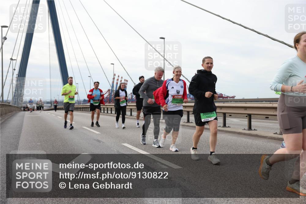03.10.2025 - Köhlbrandbrückenlauf Lena Gebhardt http://msf.ph/oto/9130822 03.10.2025 16:06:39 Position 2 8391 meine-sportfotos.de
