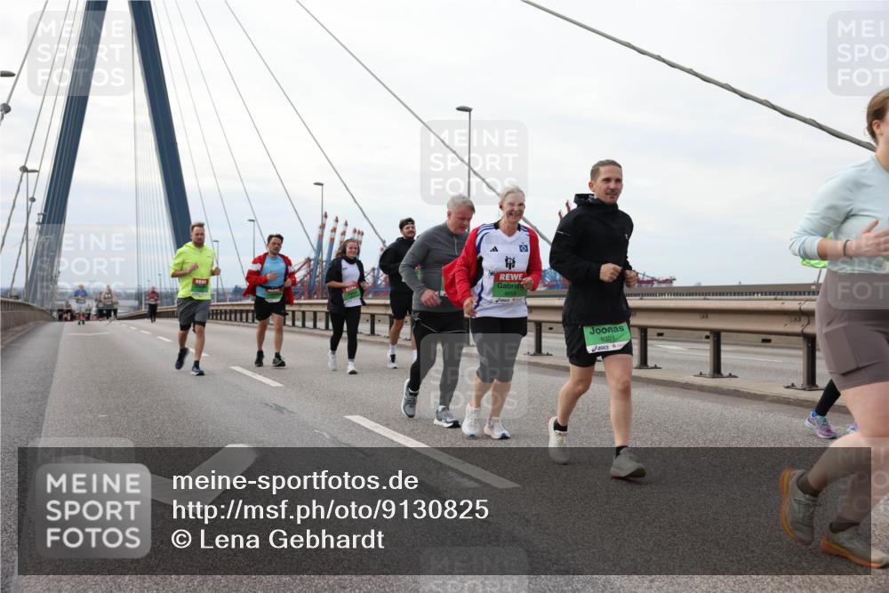 03.10.2025 - Köhlbrandbrückenlauf Lena Gebhardt http://msf.ph/oto/9130825 03.10.2025 16:06:39 Position 2 8659, 8391 meine-sportfotos.de