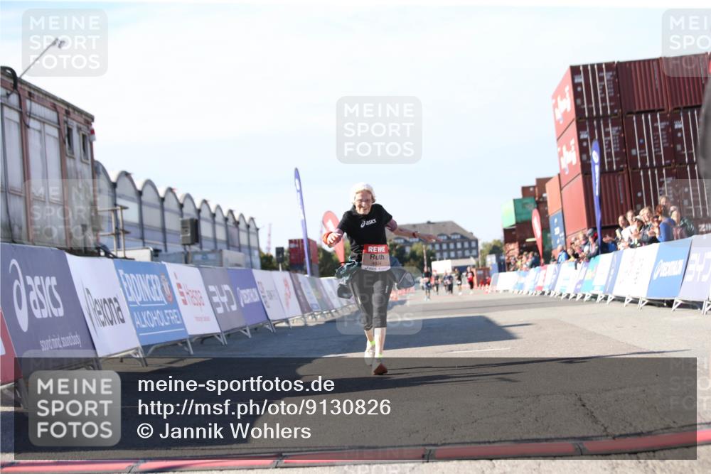 03.10.2025 - Köhlbrandbrückenlauf Jannik Wohlers http://msf.ph/oto/9130826 03.10.2025 13:48:19 Ziel 4824, 5735, 6164, 6165 meine-sportfotos.de