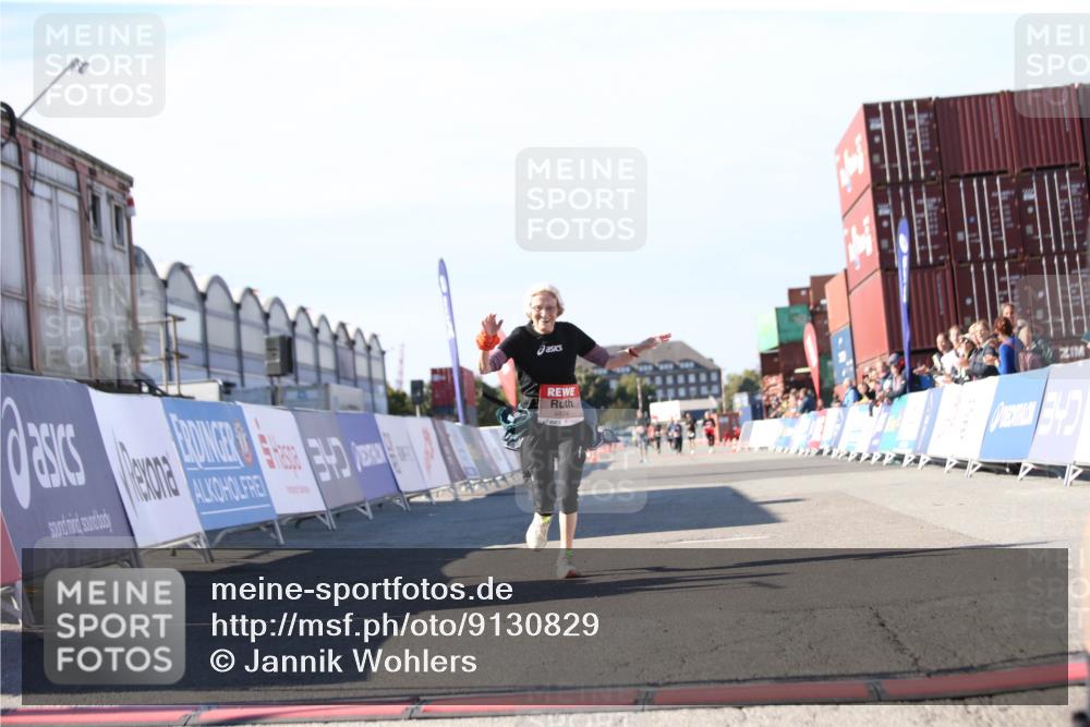 03.10.2025 - Köhlbrandbrückenlauf Jannik Wohlers http://msf.ph/oto/9130829 03.10.2025 13:48:19 Ziel 4824, 5735, 6164, 6165 meine-sportfotos.de