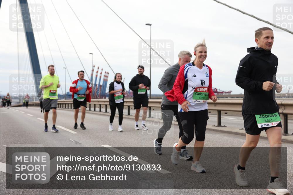 03.10.2025 - Köhlbrandbrückenlauf Lena Gebhardt http://msf.ph/oto/9130833 03.10.2025 16:06:39 Position 2 8659, 8391 meine-sportfotos.de