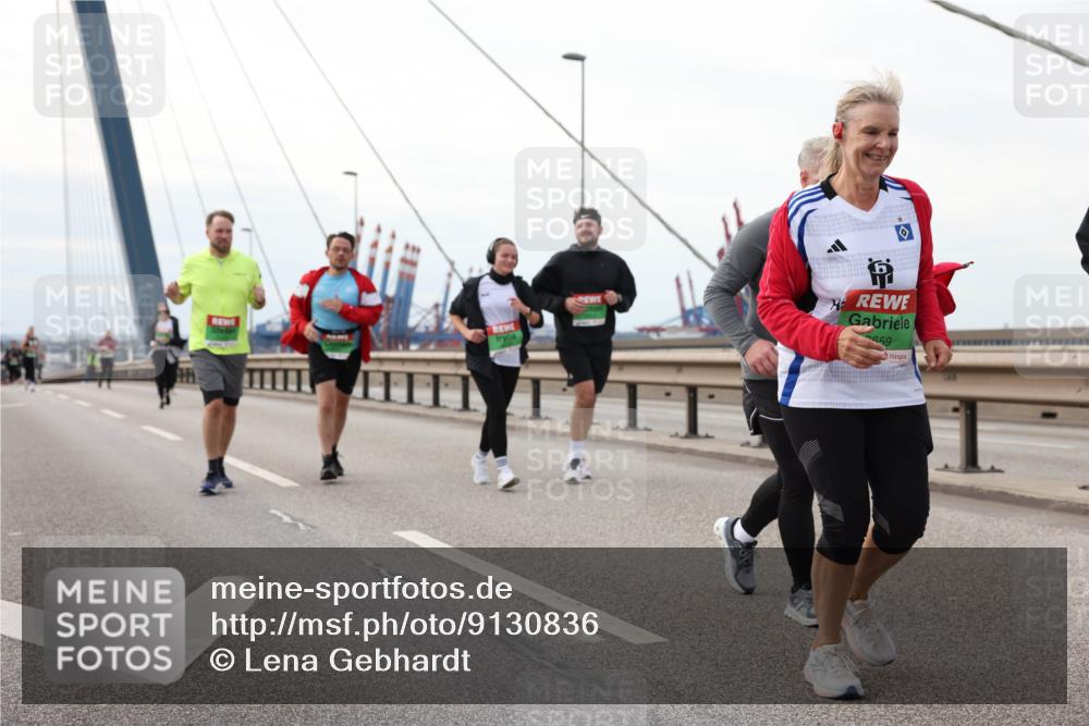 03.10.2025 - Köhlbrandbrückenlauf Lena Gebhardt http://msf.ph/oto/9130836 03.10.2025 16:06:40 Position 2 559 meine-sportfotos.de