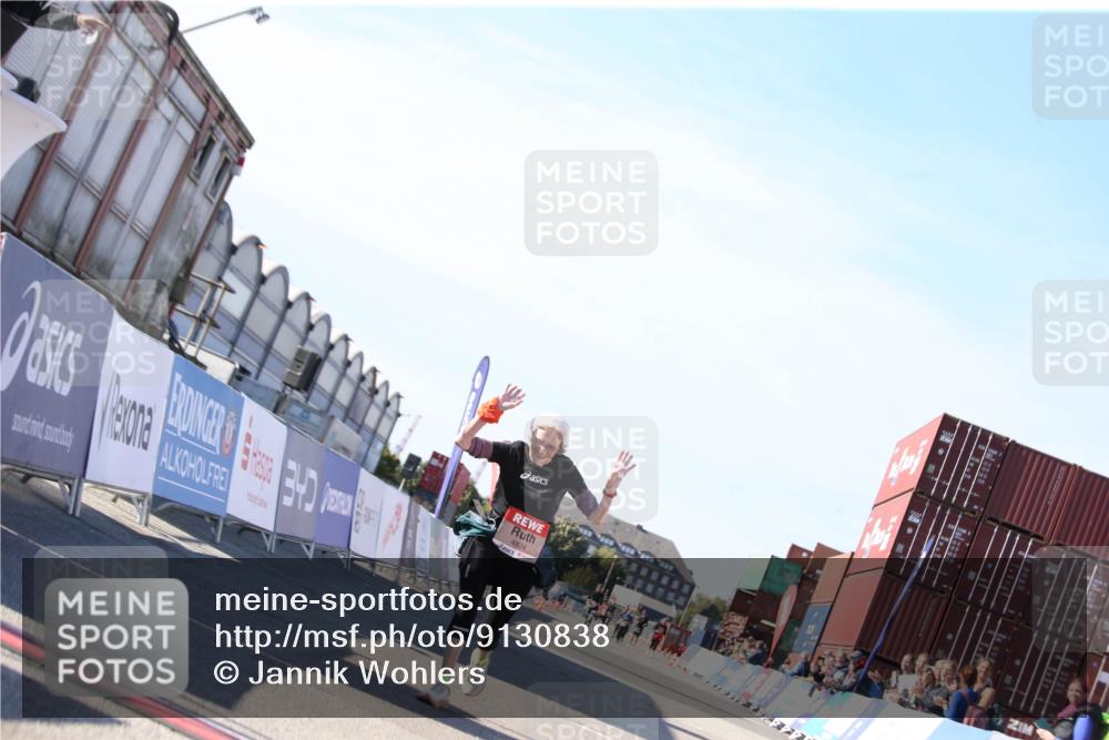 03.10.2025 - Köhlbrandbrückenlauf Jannik Wohlers http://msf.ph/oto/9130838 03.10.2025 13:48:19 Ziel 4824, 5735, 6164, 6165 meine-sportfotos.de