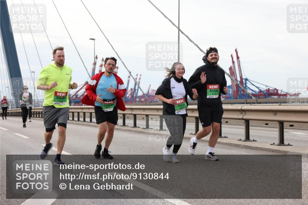 03.10.2025 - Köhlbrandbrückenlauf Lena Gebhardt http://msf.ph/oto/9130844 03.10.2025 16:06:40 Position 2 7479, 9551, 8503 meine-sportfotos.de