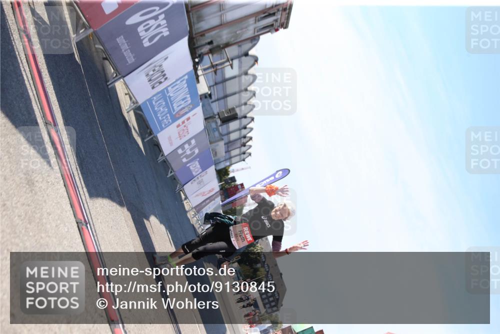 03.10.2025 - Köhlbrandbrückenlauf Jannik Wohlers http://msf.ph/oto/9130845 03.10.2025 13:48:19 Ziel 4824, 5735, 6164, 6165 meine-sportfotos.de