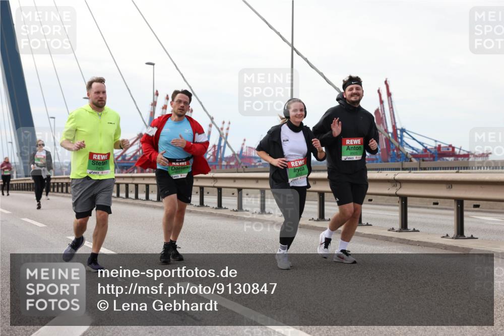 03.10.2025 - Köhlbrandbrückenlauf Lena Gebhardt http://msf.ph/oto/9130847 03.10.2025 16:06:40 Position 2 7479, 8503 meine-sportfotos.de