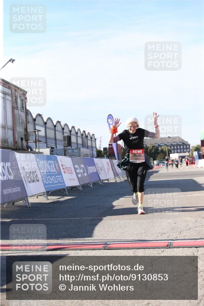 03.10.2025 - Köhlbrandbrückenlauf Jannik Wohlers http://msf.ph/oto/9130853 03.10.2025 13:48:19 Ziel 4824, 5735, 6164, 6165 meine-sportfotos.de