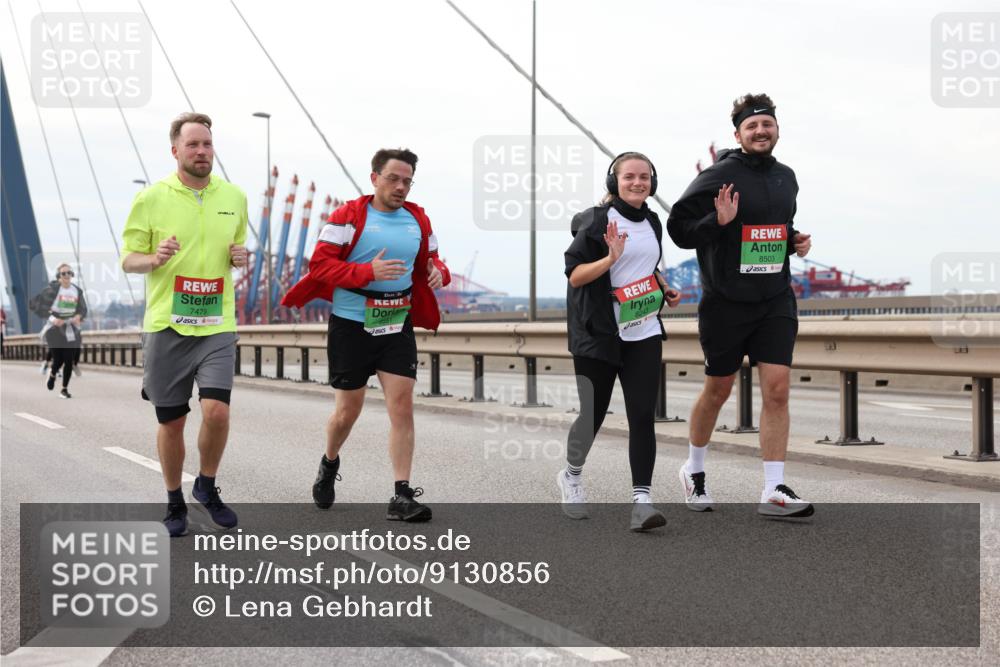 03.10.2025 - Köhlbrandbrückenlauf Lena Gebhardt http://msf.ph/oto/9130856 03.10.2025 16:06:41 Position 2 7479, 8243, 8503 meine-sportfotos.de