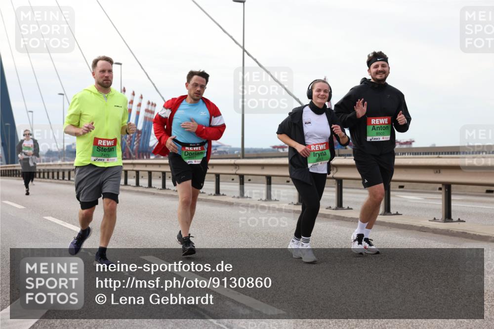 03.10.2025 - Köhlbrandbrückenlauf Lena Gebhardt http://msf.ph/oto/9130860 03.10.2025 16:06:41 Position 2 7479, 9551, 8243, 8503 meine-sportfotos.de
