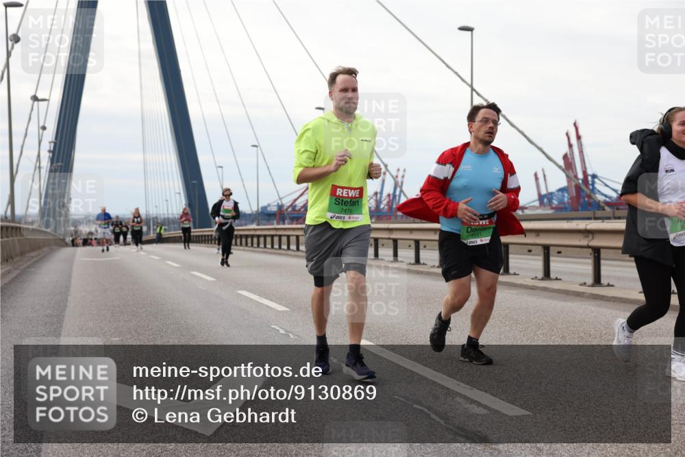 03.10.2025 - Köhlbrandbrückenlauf Lena Gebhardt http://msf.ph/oto/9130869 03.10.2025 16:06:42 Position 2 7479, 9551 meine-sportfotos.de
