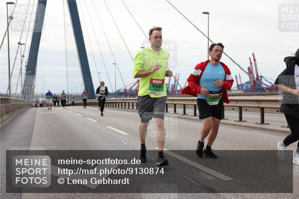 03.10.2025 - Köhlbrandbrückenlauf Lena Gebhardt http://msf.ph/oto/9130874 03.10.2025 16:06:42 Position 2 7479 meine-sportfotos.de